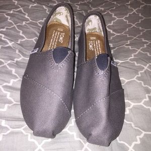 Toms