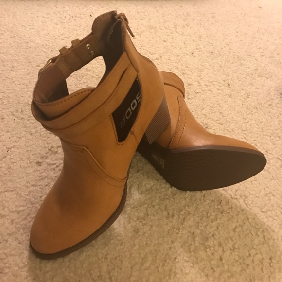 Brand New Soda Tan Casual Chunky Heel Booties - Picture 2 of 3