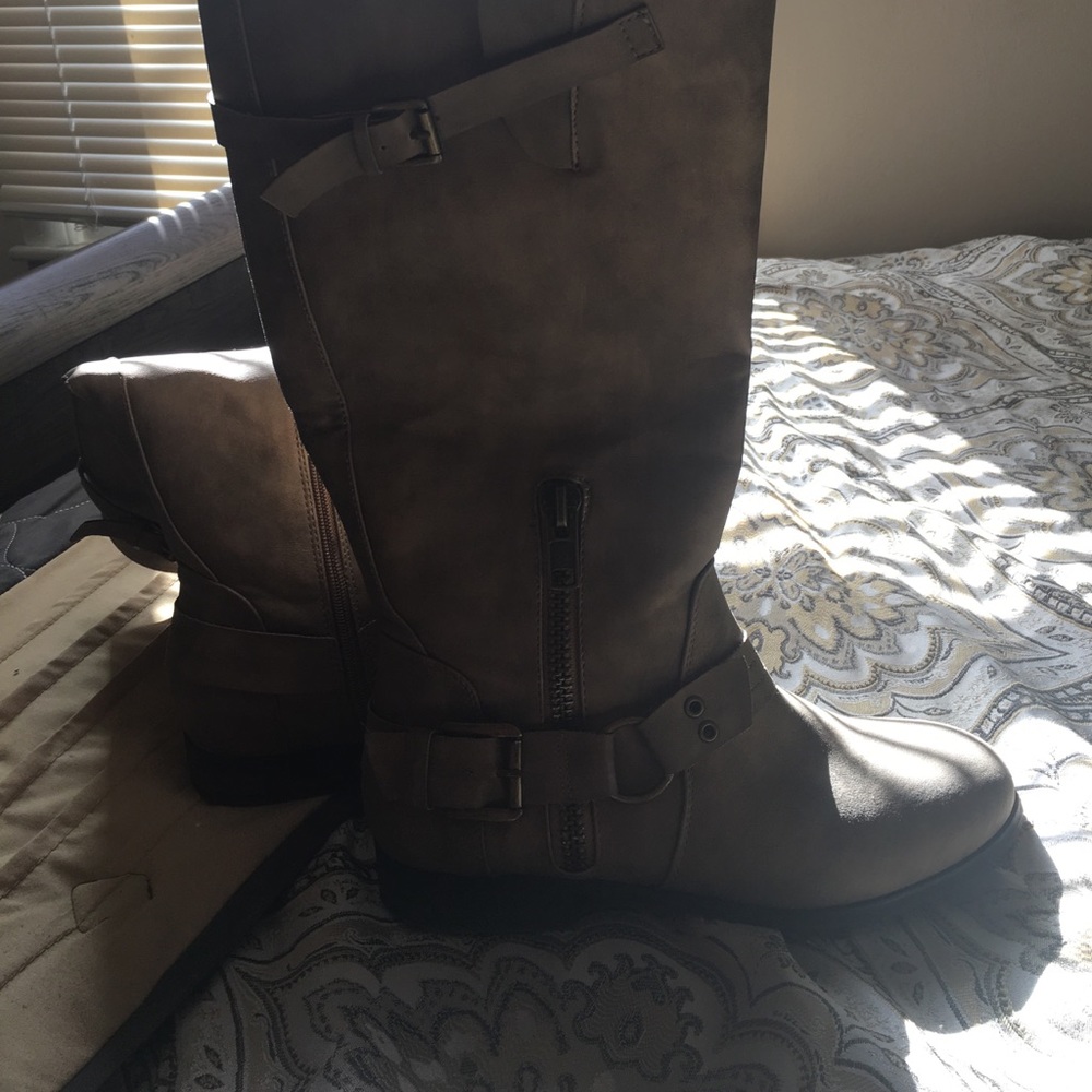 Boots from buckle