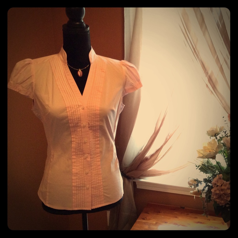 ☀️It’s almost Summertime☀️Powder pink Express top!