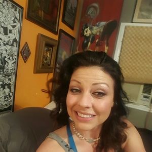 Meet your Posher, Liz