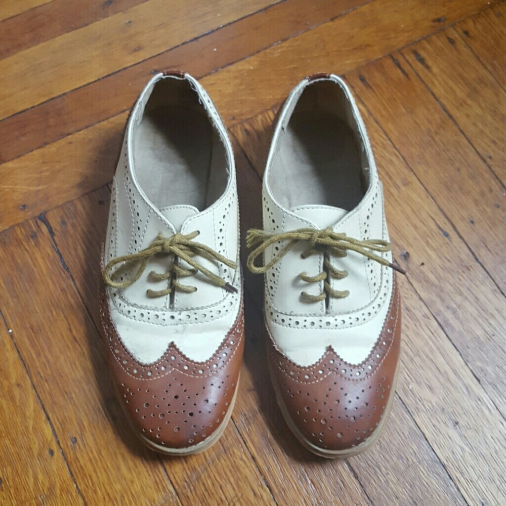 Saddle shoes