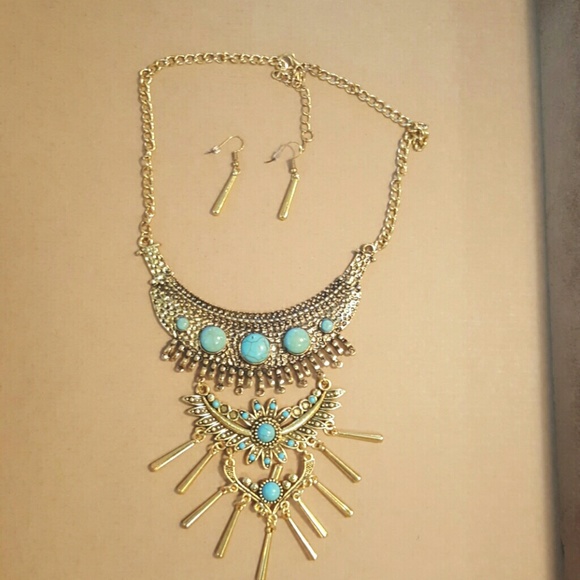 Gold tone turquoise tribal necklace - Picture 3 of 3