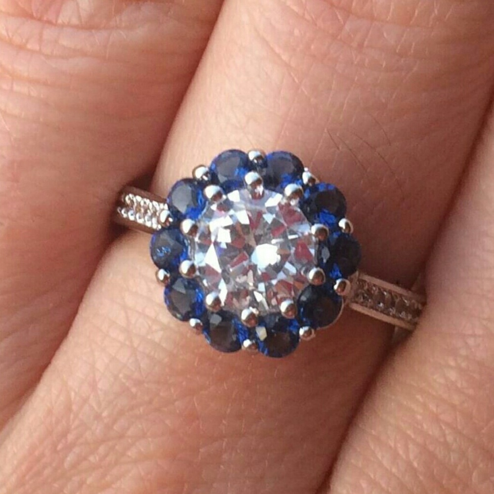 NWOT Blue & White Cz Flower Ring Size 7
