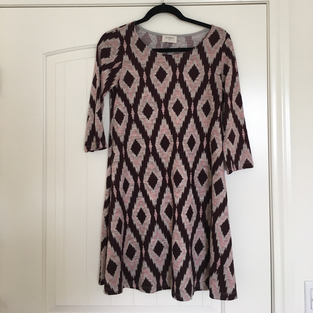 Everly maternity shift dress small
