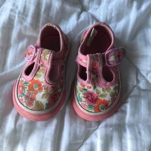 Target brand baby shoes size 3