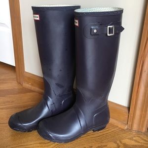 Hunter original tall boots. Dark purple color.