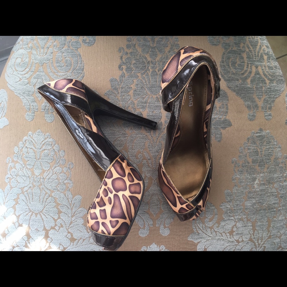 Fun animal print heels 💕