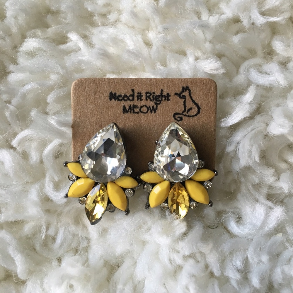 💜3 for $10💜Yellow rain drop earrings
