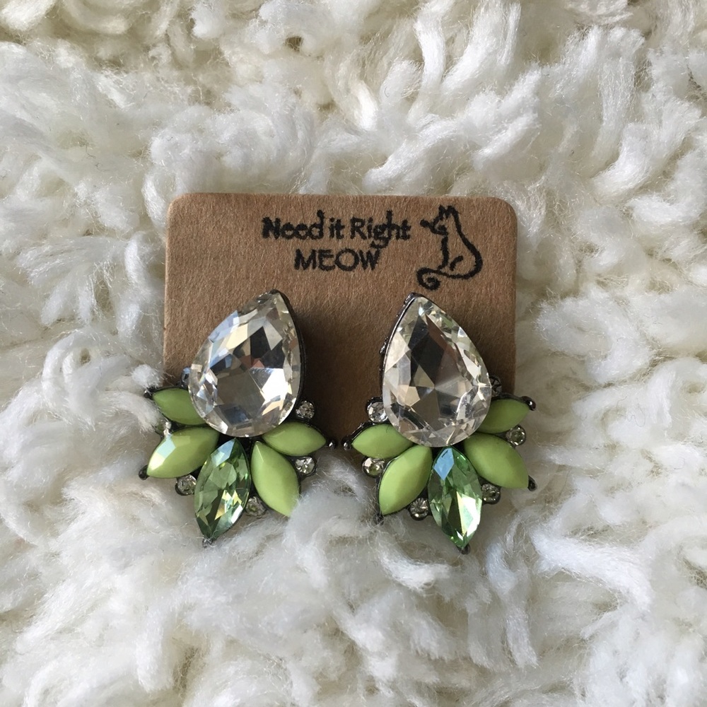 💜3 for $10💜Green rain drop earrings
