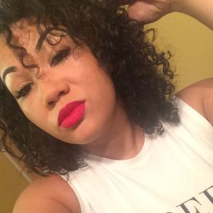 Meet your Posher, Kayla