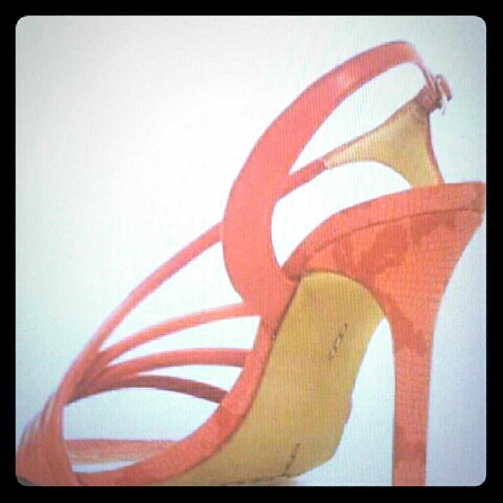 NEW GENUINE VINCE CAMUTO TIERNAN HEELS - Picture 2 of 2