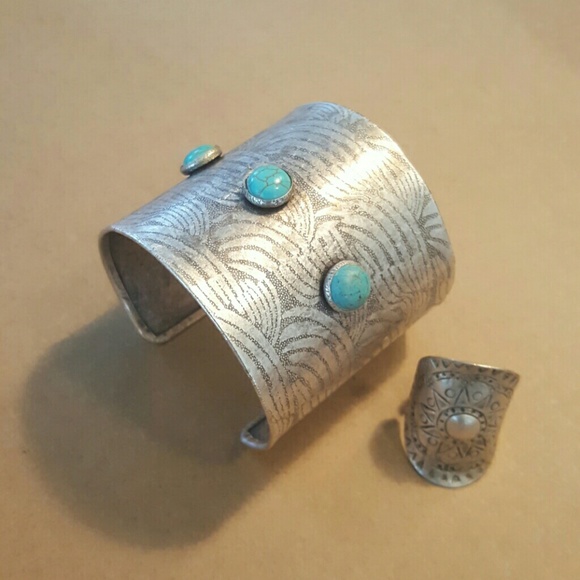 Textured silver turquoise bracelet and ring - Picture 2 of 4