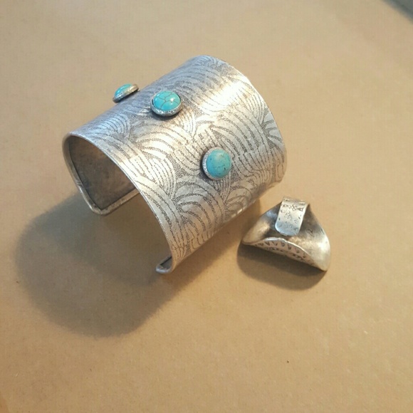 Textured silver turquoise bracelet and ring - Picture 3 of 4