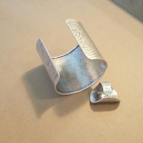 Textured silver turquoise bracelet and ring - Picture 4 of 4