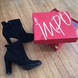 Black booties by Impo     Style:Odell/4676805