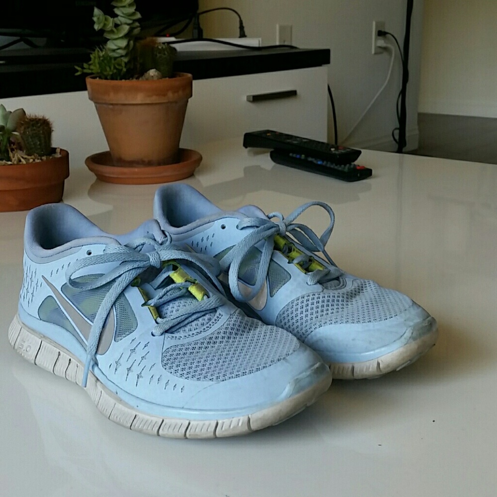 Periwinkle Nike frees 5.0