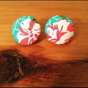 Button post earrings