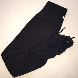 Lululemon Pant - Rare mesh calf detail