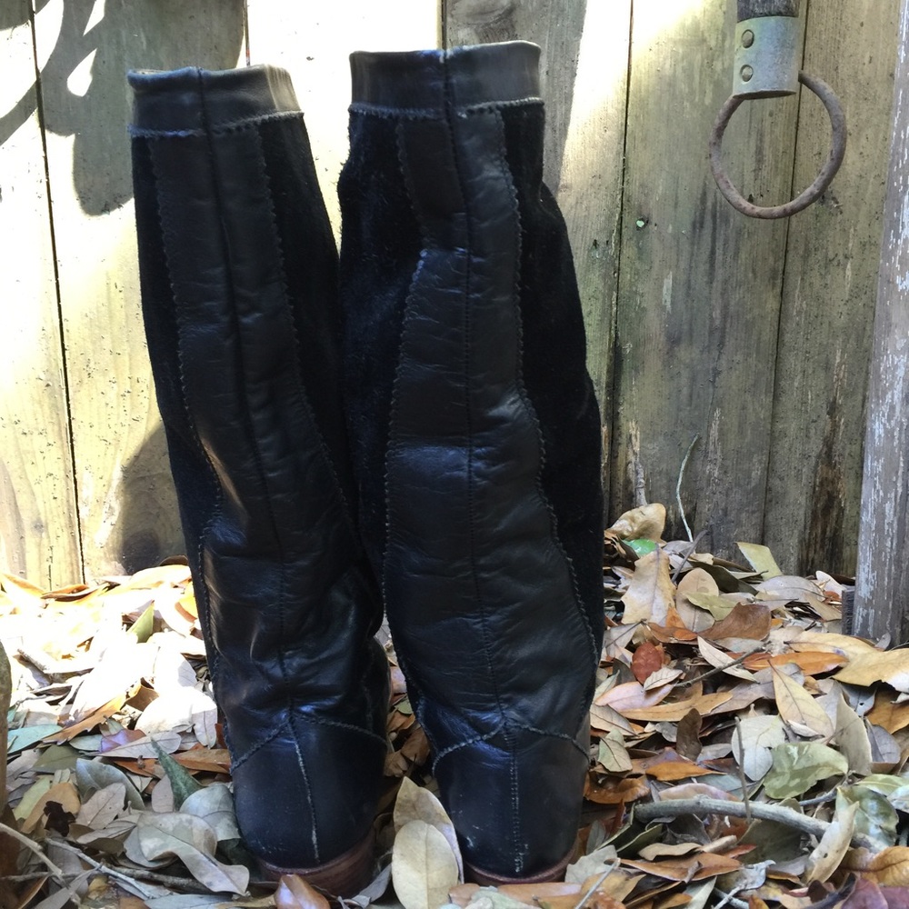 Gently worn black suede and leather boots size 8M