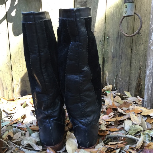 Gently worn black suede and leather boots size 8M - Picture 1 of 4