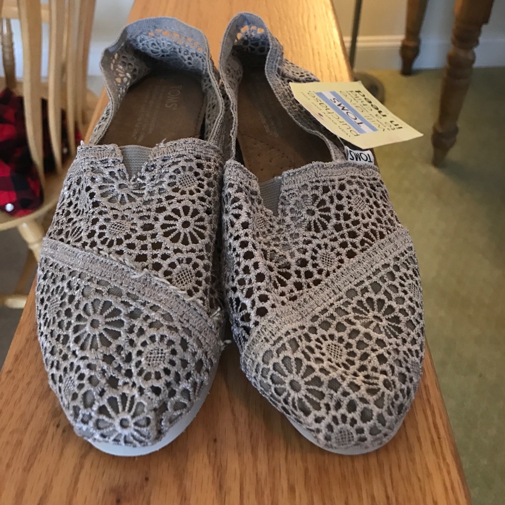 Toms Size 7