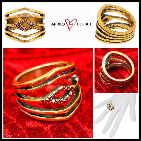 ❌SOLD❌STEVE MADDEN STATEMENT PAVE COCKTAIL RING - Picture 5 of 8