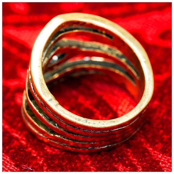 ❌SOLD❌STEVE MADDEN STATEMENT PAVE COCKTAIL RING - Picture 4 of 8