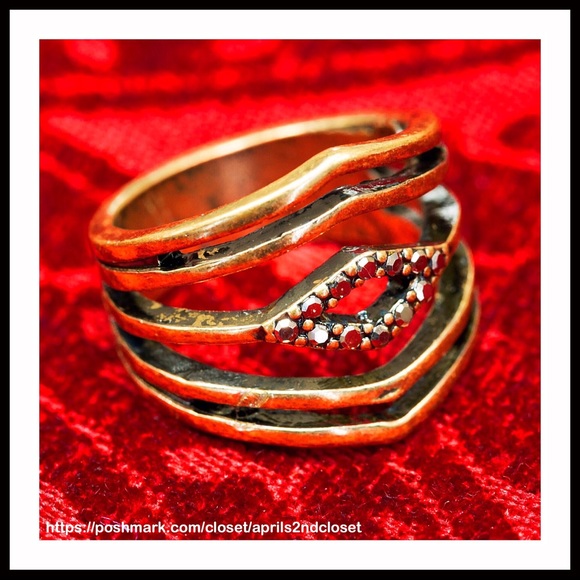 ❌SOLD❌STEVE MADDEN STATEMENT PAVE COCKTAIL RING - Picture 3 of 8