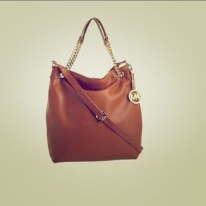 SALE!! Michaels Kors purse!! Great condition