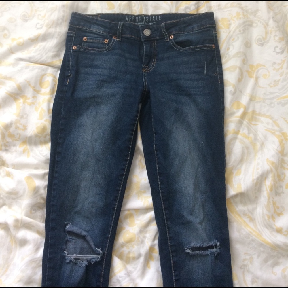 Aeropostale knee slit skinny jeans