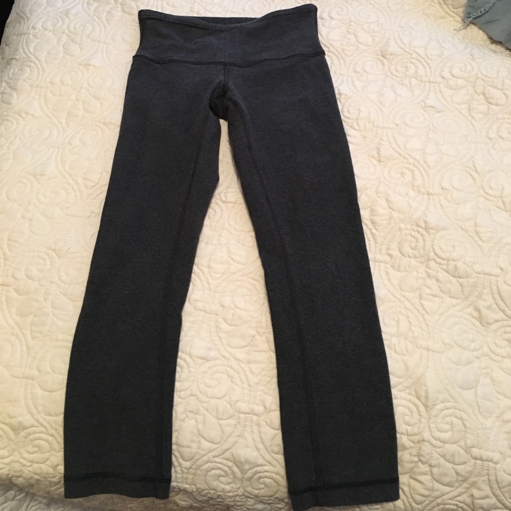 Gray Lulu Lemon cropped leggings
