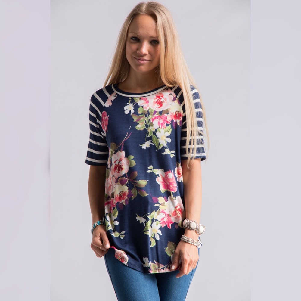 💜Julie Foral Print Contrast Top 💜 RESTOCK - Picture 2 of 3
