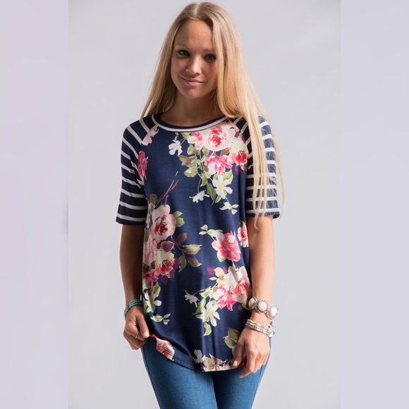 💜Julie Foral Print Contrast Top 💜 RESTOCK - Picture 2 of 3