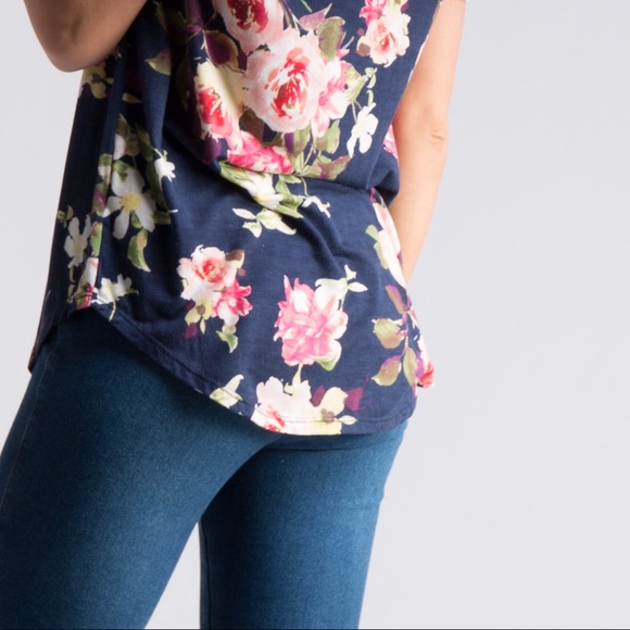 💜Julie Foral Print Contrast Top 💜 RESTOCK - Picture 3 of 3