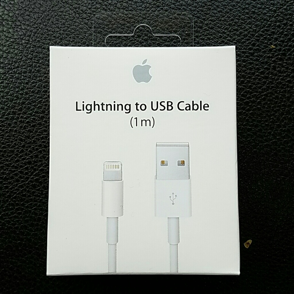 APPLE LIGHTNING TO USB CABLE 1M