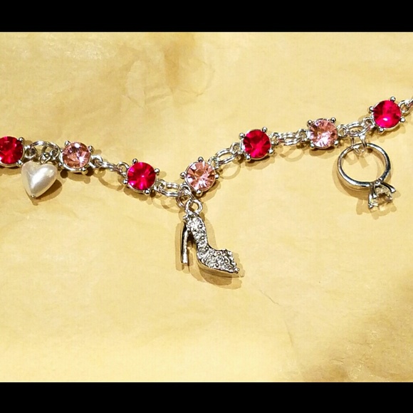 HANDMADE Bride-to-Be Rhinestone Charm Bracelet - Picture 4 of 6