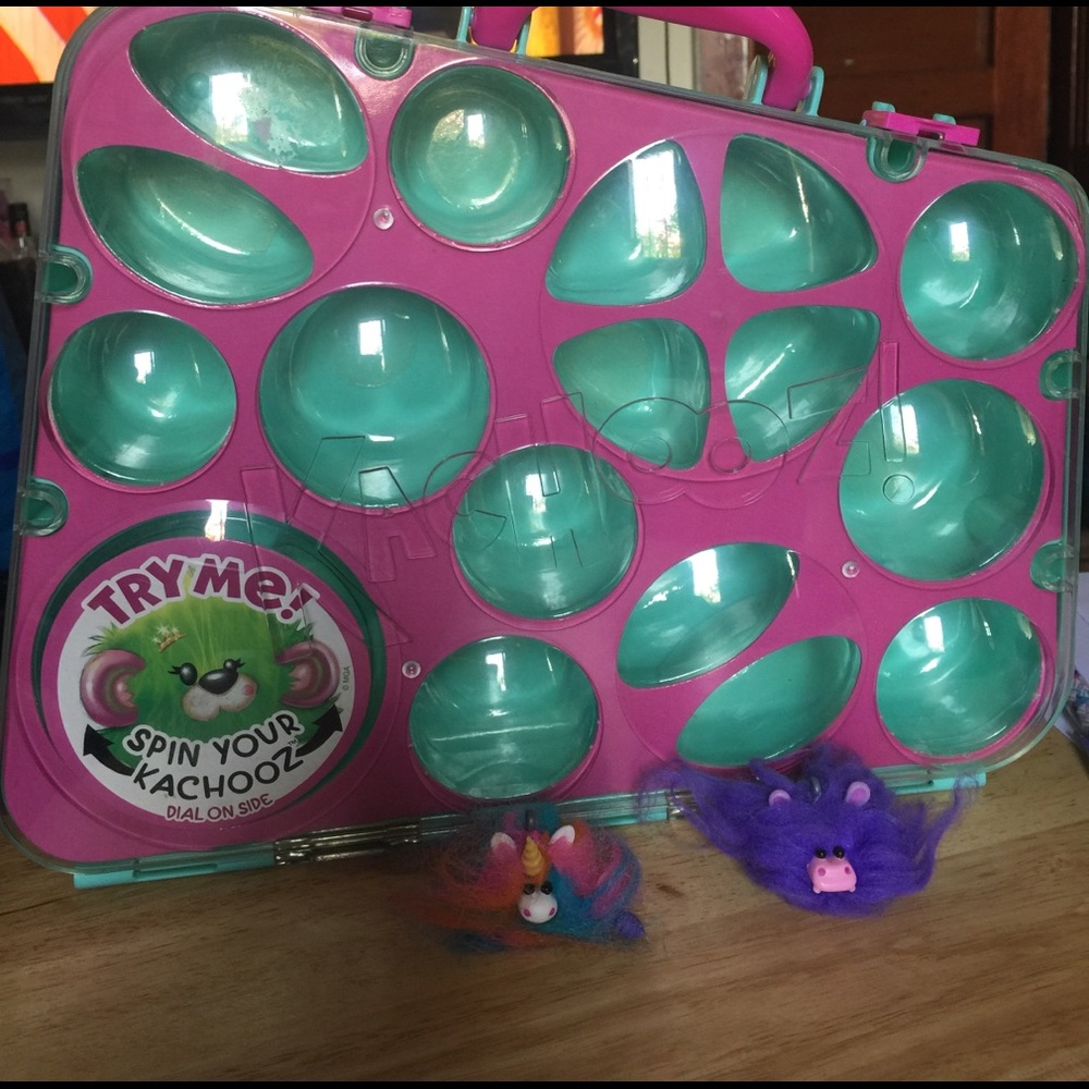 Kachooz toy carry case with two kachooz