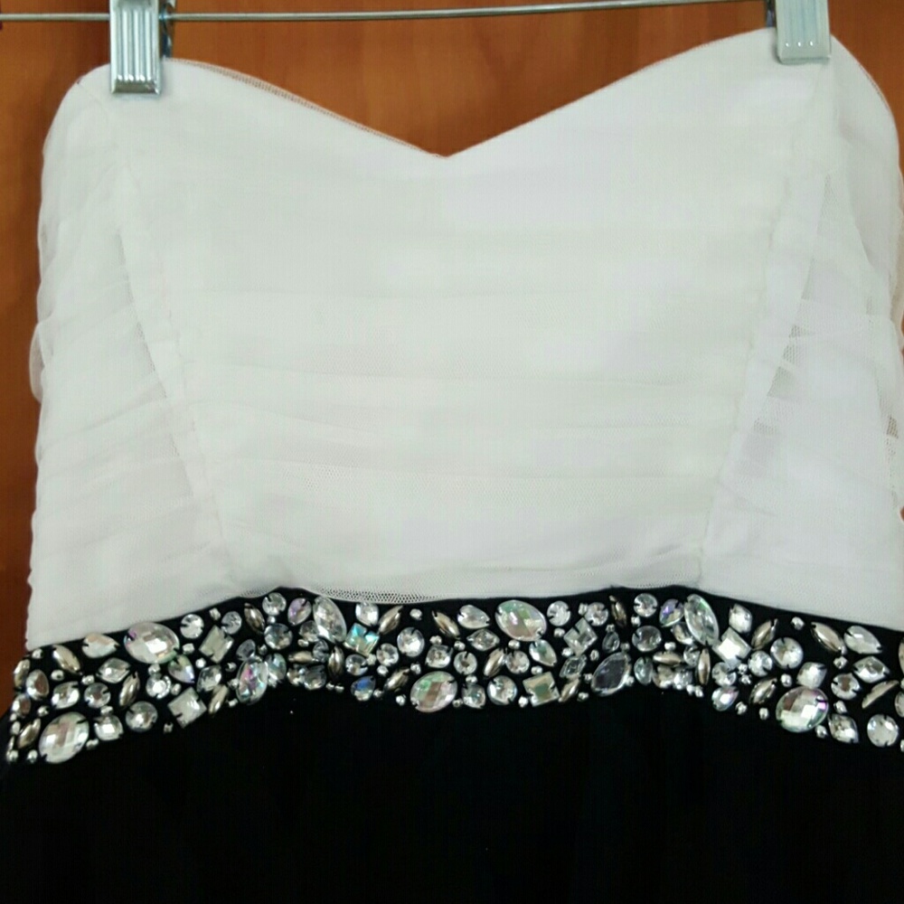 Dress - Picture 2 of 4