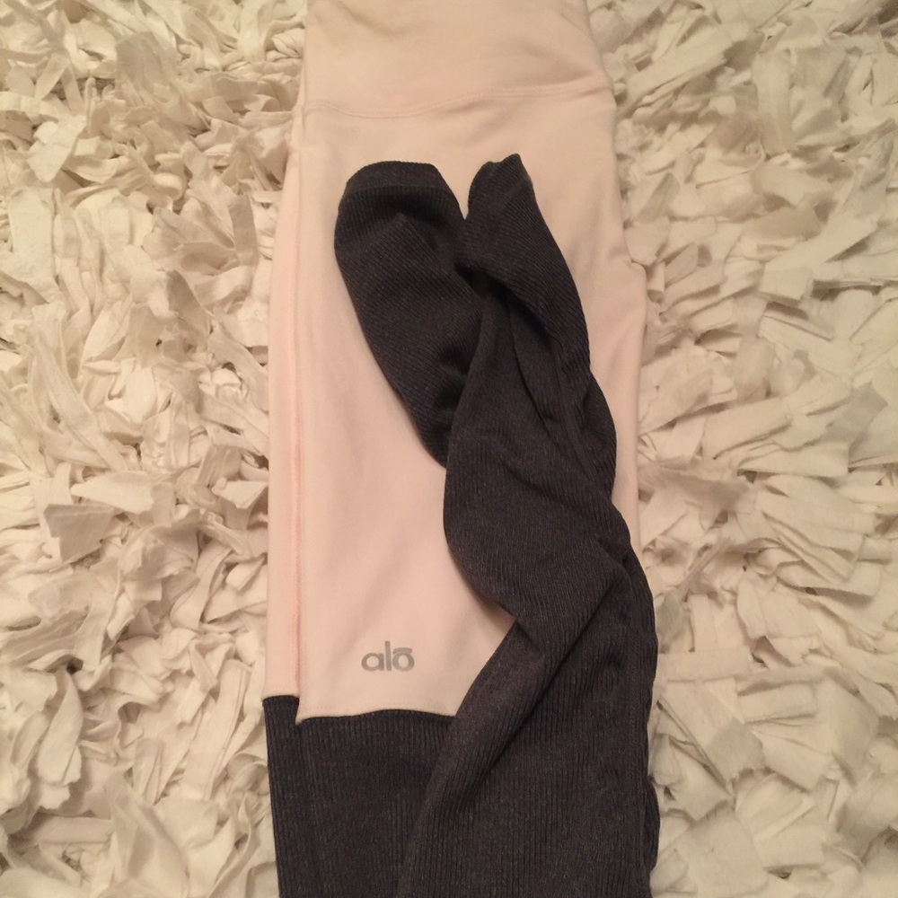 Light pink/grey Alo Goddess yoga leggings