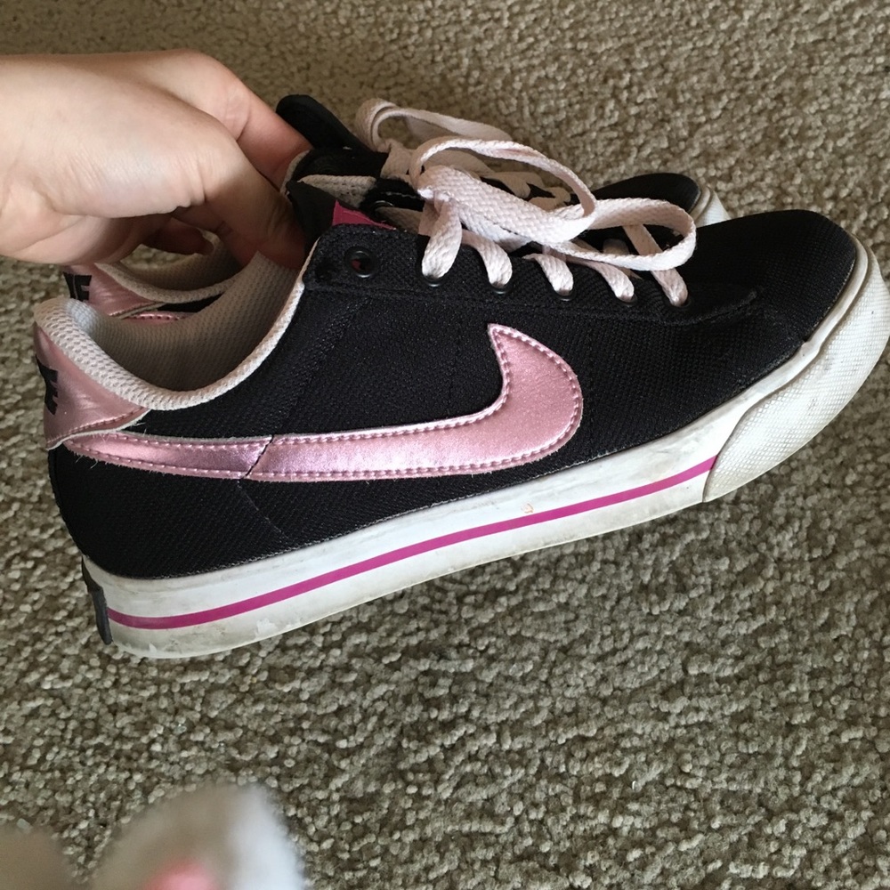 Nike pink women sneaker shoes size 6.5
