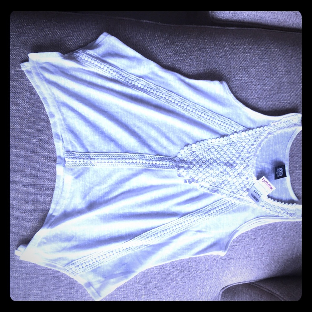 Brand new with tags Bobeau cream tank top - M