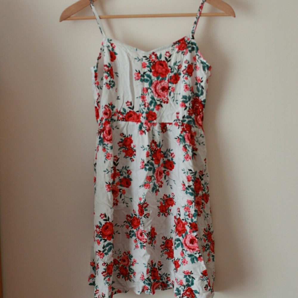 Sold 🚫 H&M rose print dress