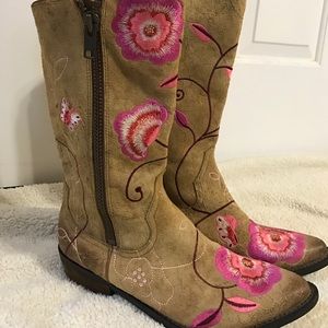 Gorgeous  Embroidered Cowboy Boots - size 10