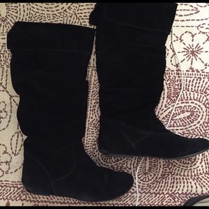 Steve Madden Size 8 Black Suede Boots