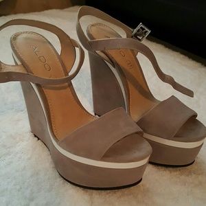 New.. Aldo Wedges