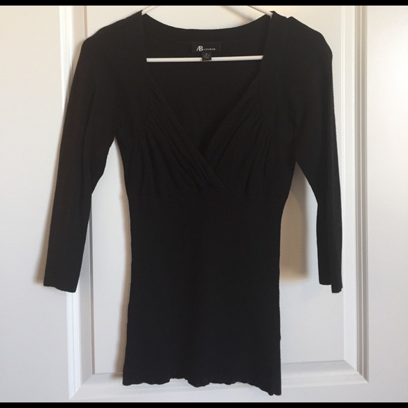 Black V-neck sweater - Picture 1 of 3