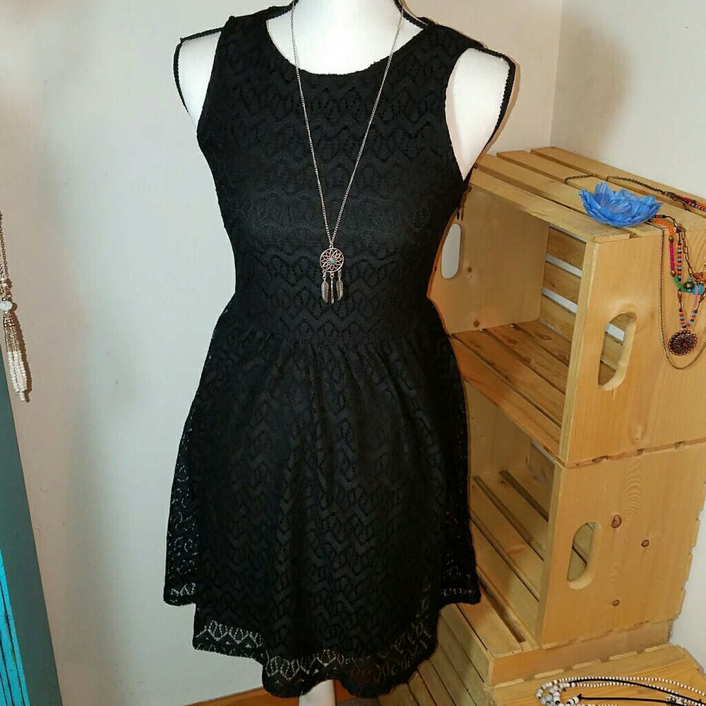 Nwot small peekaboo back boho lace dress