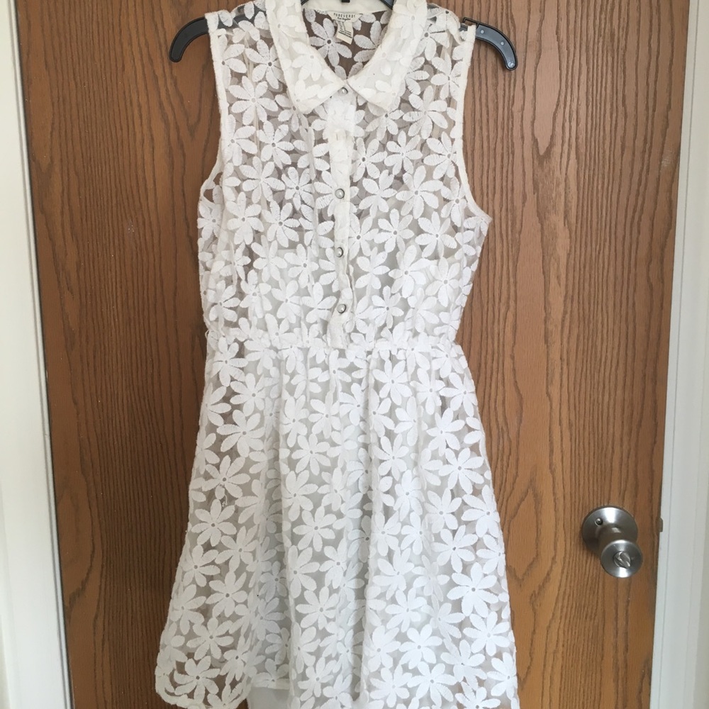 Forever 21 lace white dress size M