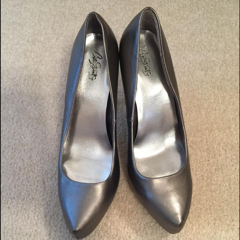 Metallic heels size 9